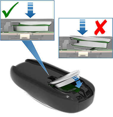 将电池稳妥放入钥匙中